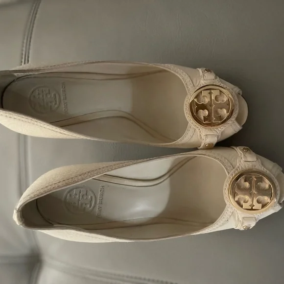 Tory Burch Cream Flats with Gold Accents - Picture 5 of 5